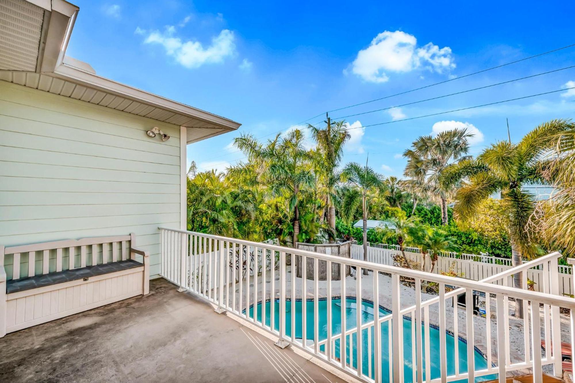 Flip Flops And Fish Tales Villa Anna Maria Exterior photo